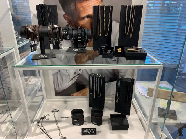 711419-4 ARock and Fossil store stock jewelry