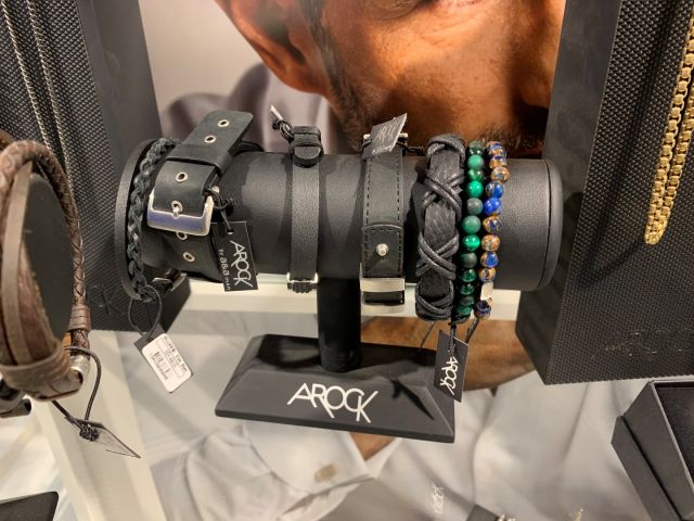 711419-6 ARock and Fossil store stock jewelry