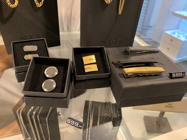 711419-9 ARock and Fossil store stock jewelry