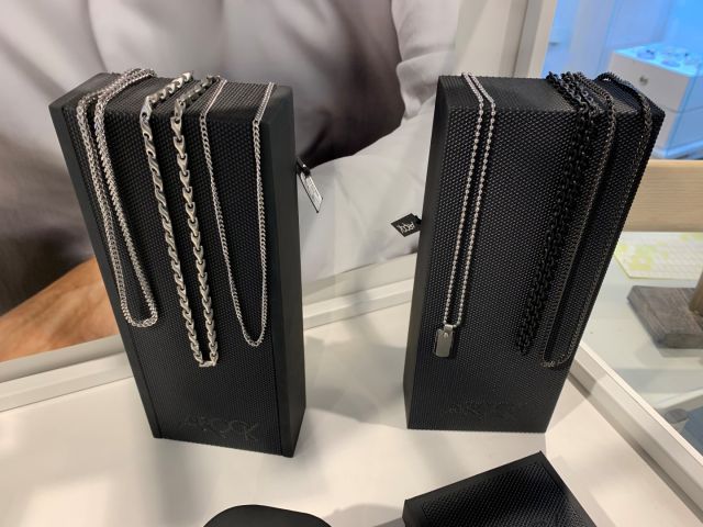 711419-10 ARock and Fossil store stock jewelry