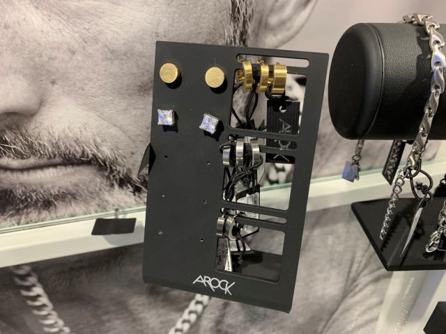 711419-14 ARock and Fossil store stock jewelry