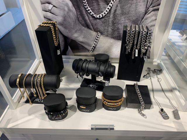 711419-15 ARock and Fossil store stock jewelry