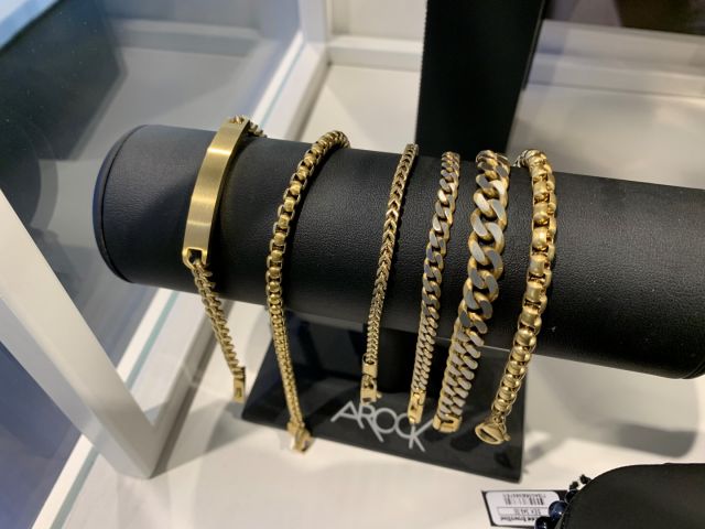 711419-17 ARock and Fossil store stock jewelry