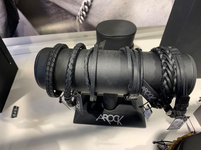 711419-18 ARock and Fossil store stock jewelry