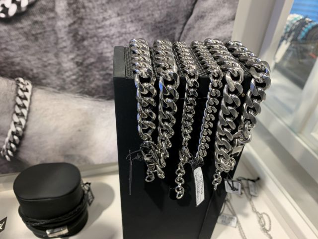 711419-19 ARock and Fossil store stock jewelry