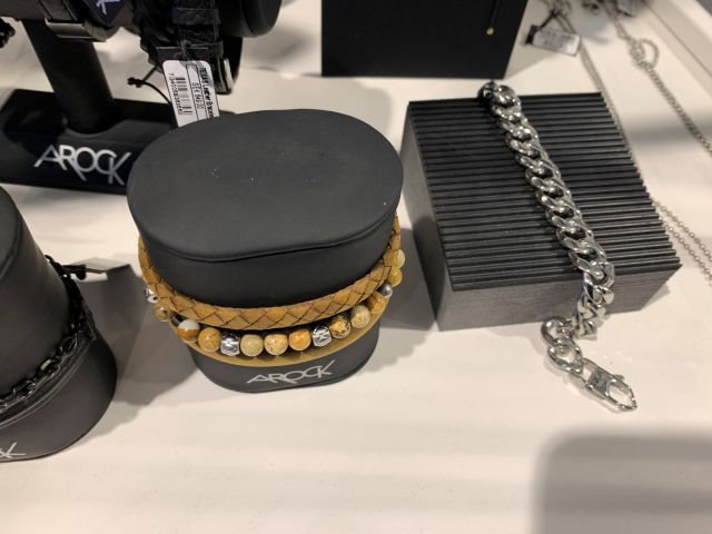 711419-21 ARock and Fossil store stock jewelry