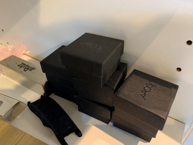 711419-24 ARock and Fossil store stock jewelry