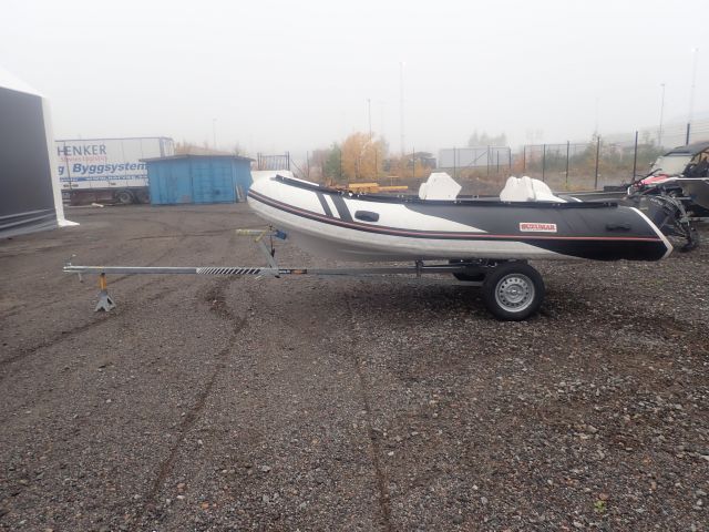 618398-2 Gummibåt SUZUMAR med tillhörande båtvagn