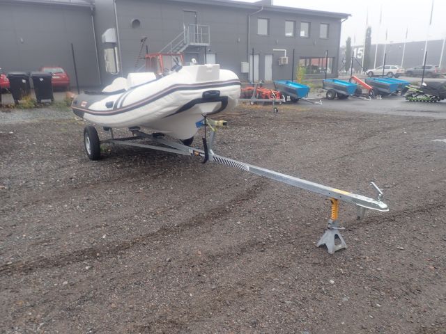 618398-7 Gummibåt SUZUMAR med tillhörande båtvagn