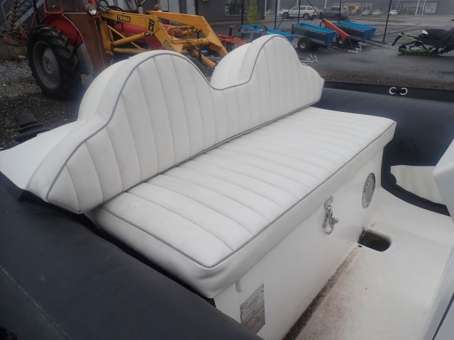 618398-11 Gummibåt SUZUMAR med tillhörande båtvagn