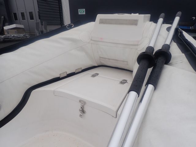 618398-14 Gummibåt SUZUMAR med tillhörande båtvagn