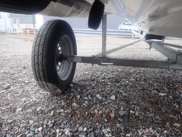 618398-23 Gummibåt SUZUMAR med tillhörande båtvagn