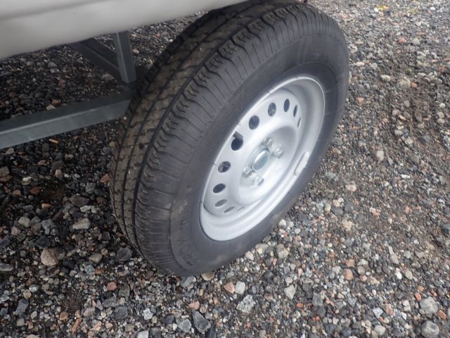 618398-29 Gummibåt SUZUMAR med tillhörande båtvagn