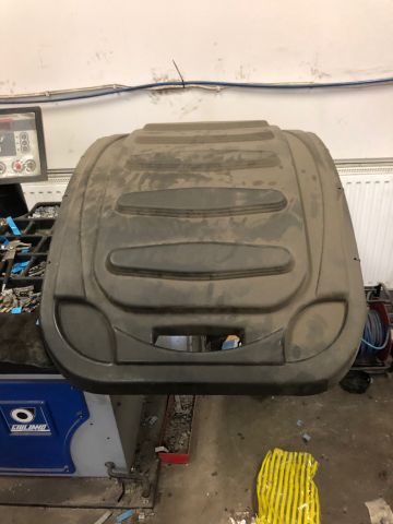 714831-3 Tire balancing machine Giuliano S820