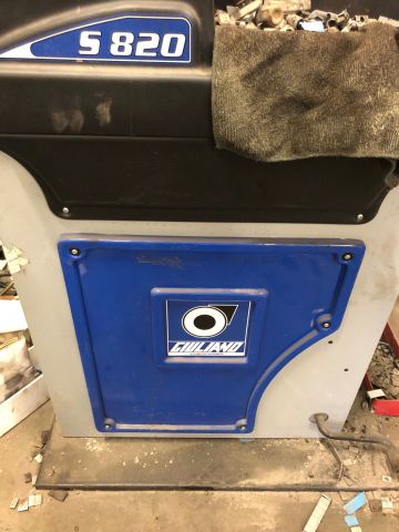 714831-5 Tire balancing machine Giuliano S820