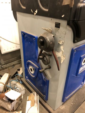 714831-8 Tire balancing machine Giuliano S820