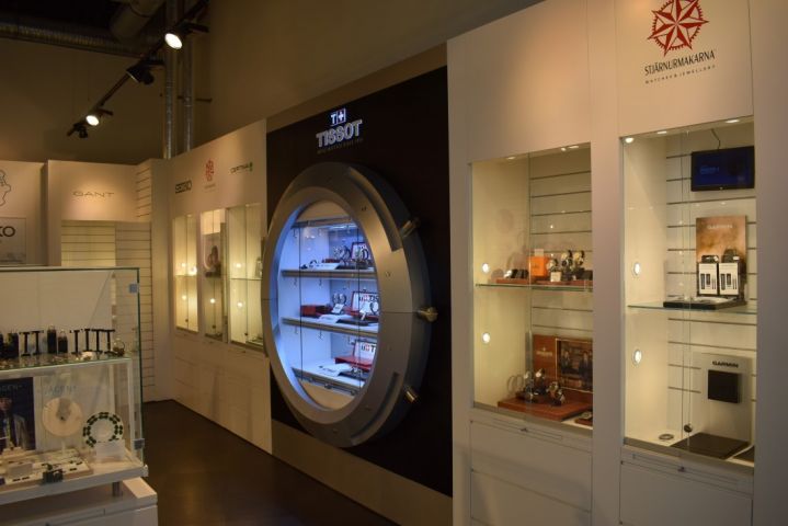 711446-3 Shop fittings wall-mounted lockable display cabinet lighting etc.