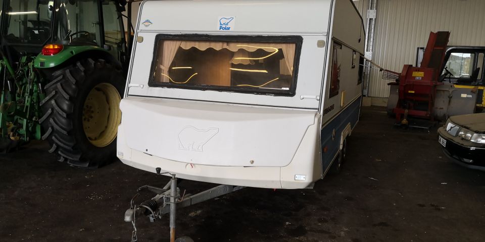 714909-3 Polar 550 GLE Caravan -89