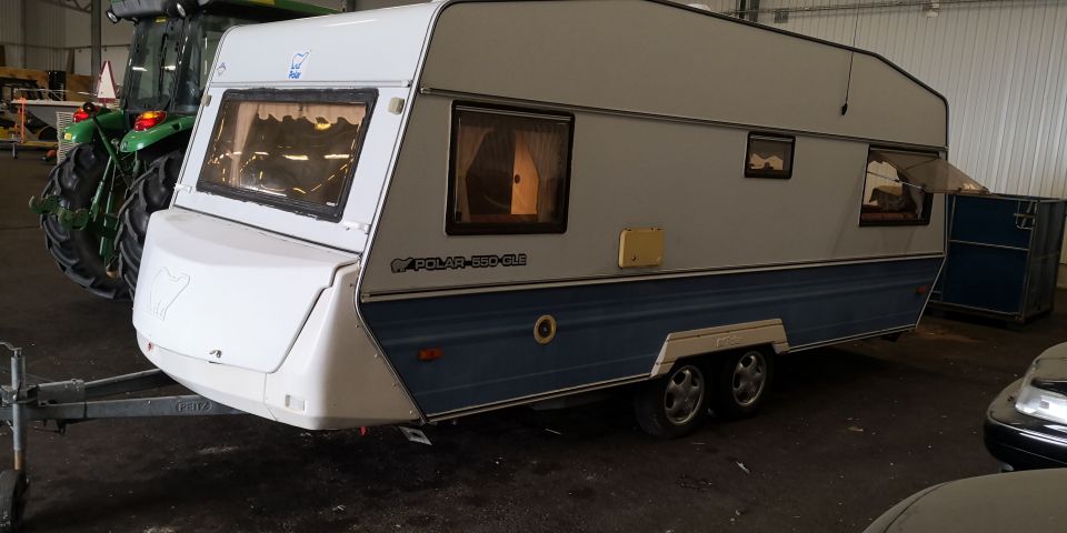 714909-1 Polar 550 GLE Caravan -89