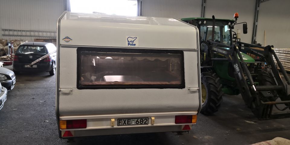 714909-7 Polar 550 GLE Caravan -89