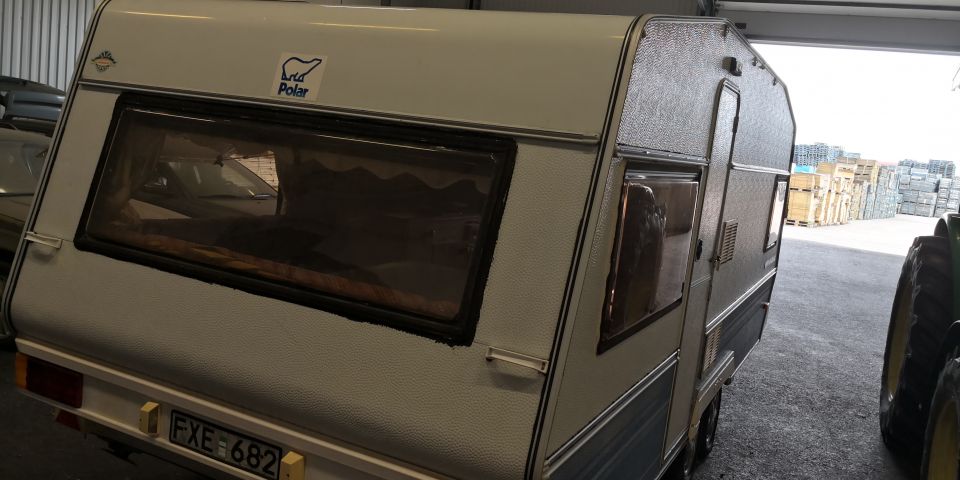 714909-9 Polar 550 GLE Caravan -89