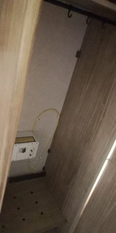 714909-15 Polar 550 GLE Caravan -89