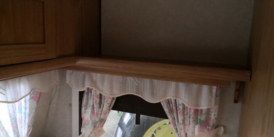 714909-19 Polar 550 GLE Caravan -89