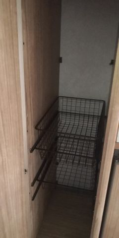 714909-24 Polar 550 GLE Caravan -89