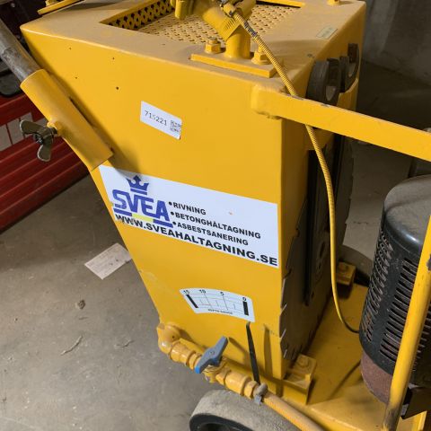 715221-4 Floor saw Robin EY40, petrol powered