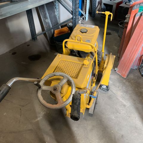 715221-5 Floor saw Robin EY40, petrol powered