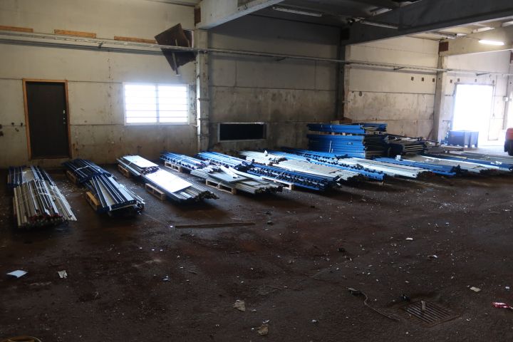 715569-2 Parti med plockställ/rullfack och tillbehör