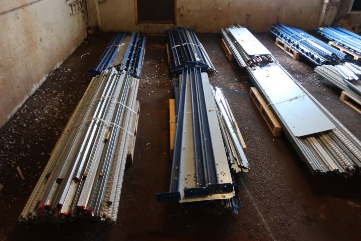 715569-3 Parti med plockställ/rullfack och tillbehör