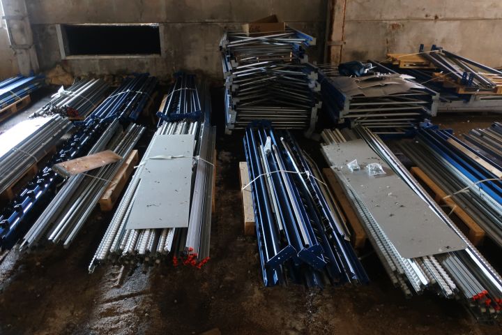 715569-5 Parti med plockställ/rullfack och tillbehör