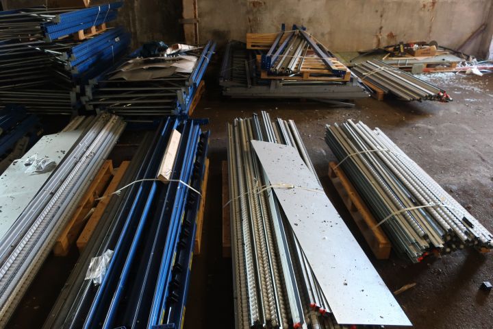 715569-6 Parti med plockställ/rullfack och tillbehör