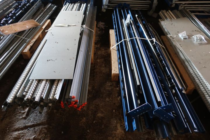 715569-9 Parti med plockställ/rullfack och tillbehör