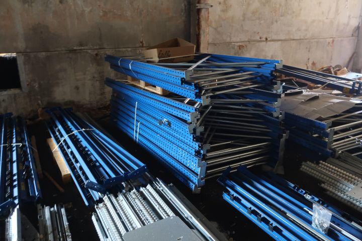 715569-10 Parti med plockställ/rullfack och tillbehör