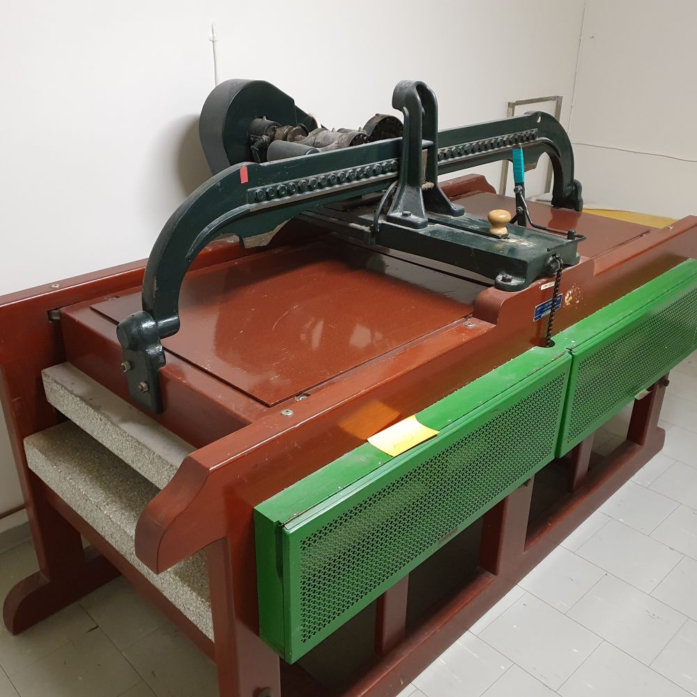 716731-2 Äldre mangel från Antonsson Mangelfabrik
