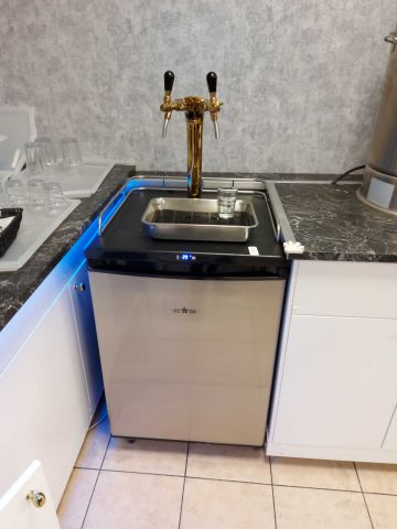 703827-1 Kegerator with 2 taps, Mangrove Jack´s