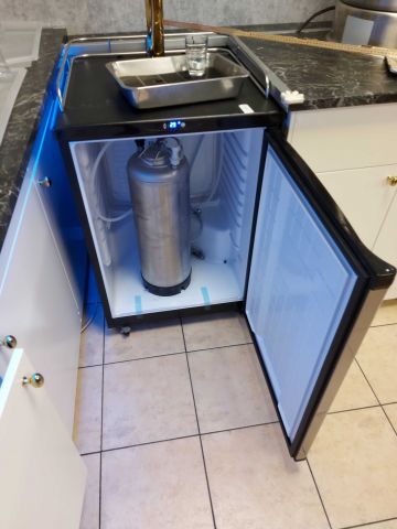 703827-4 Kegerator with 2 taps, Mangrove Jack´s