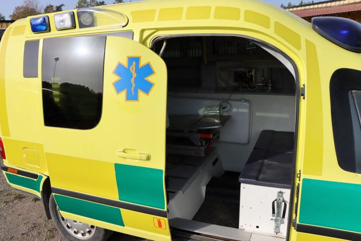 716743-11 Ambulance Volvo S80 -02 Regnr: TBP157