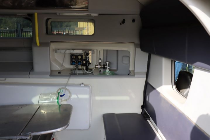 716743-12 Ambulance Volvo S80 -02 Regnr: TBP157