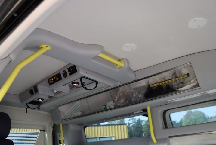 716743-14 Ambulance Volvo S80 -02 Regnr: TBP157