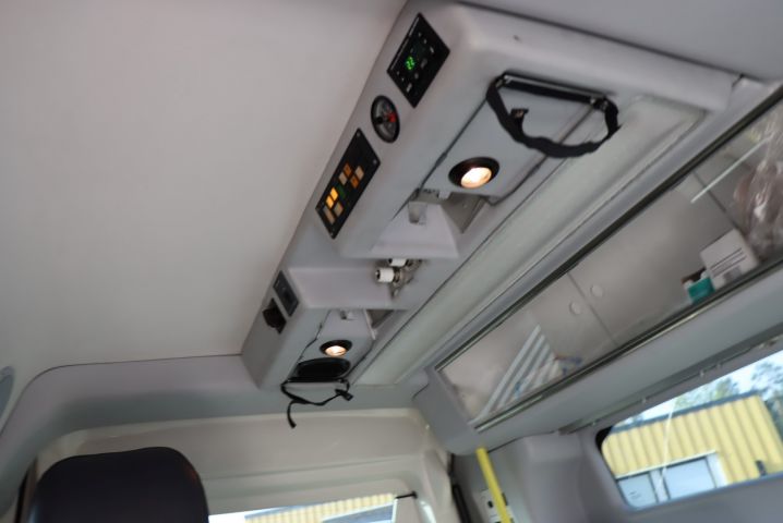 716743-15 Ambulance Volvo S80 -02 Regnr: TBP157