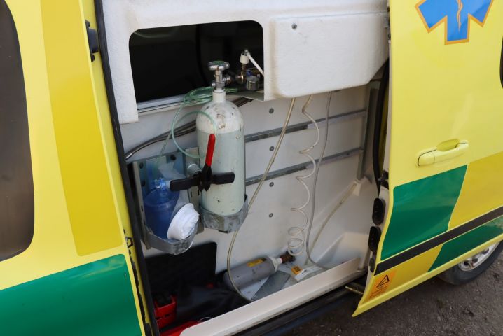 716743-20 Ambulance Volvo S80 -02 Regnr: TBP157