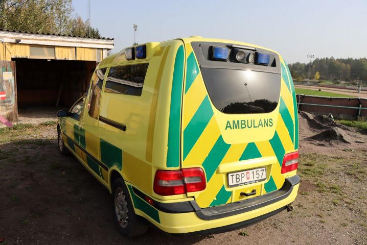716743-22 Ambulance Volvo S80 -02 Regnr: TBP157