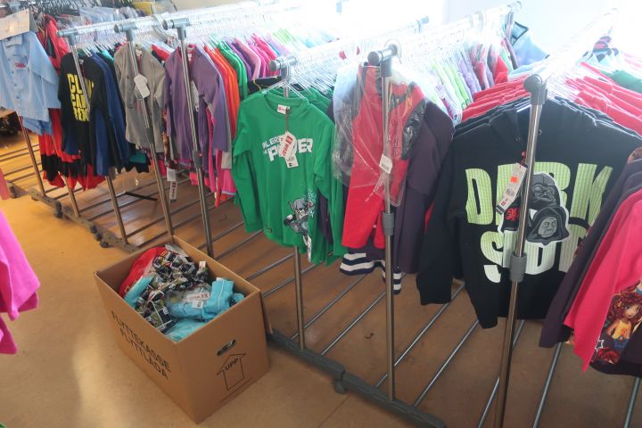 691389-2 Large assortment Children's clothing new, about 1000 garments - Lego Wear, Star Wars, Small & I etc