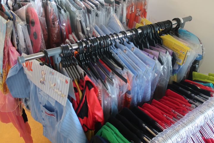 691389-11 Large assortment Children's clothing new, about 1000 garments - Lego Wear, Star Wars, Small & I etc