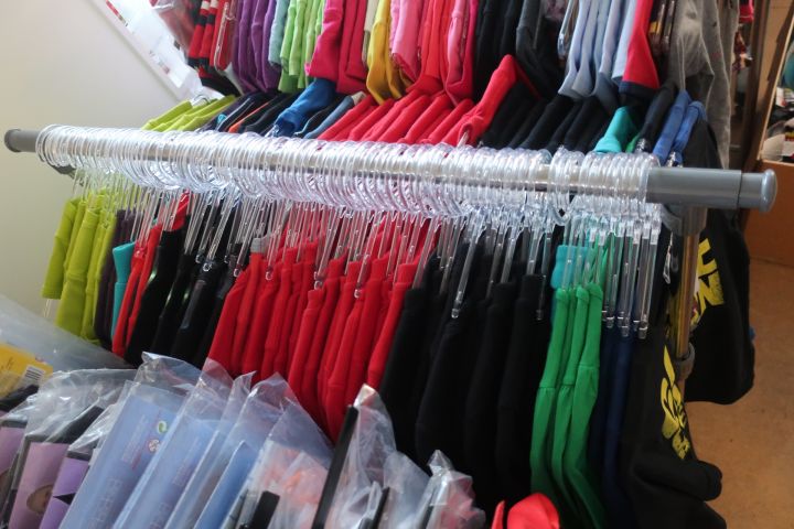 691389-13 Large assortment Children's clothing new, about 1000 garments - Lego Wear, Star Wars, Small & I etc