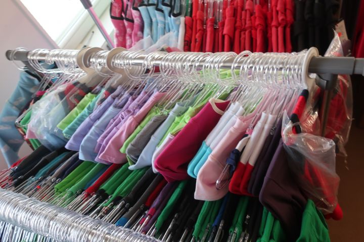 691389-21 Large assortment Children's clothing new, about 1000 garments - Lego Wear, Star Wars, Small & I etc