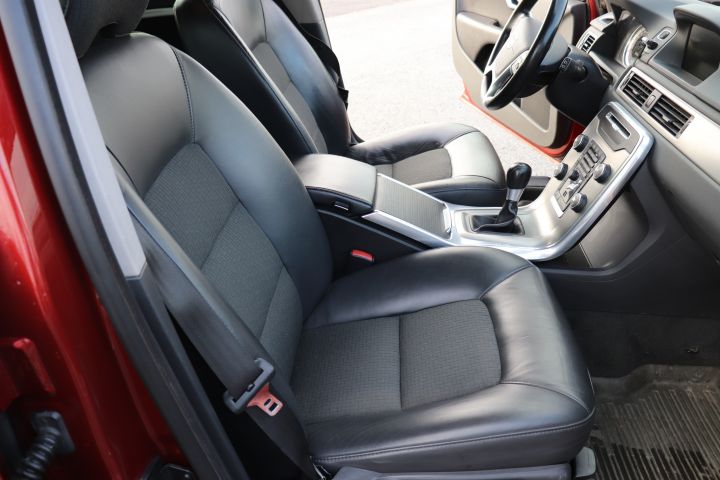 714874-19 Volvo V70 D2 1,6D DRIVe Momentum -12  D-Värm Drag